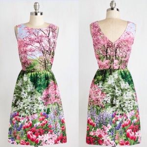 S Retrolicious ModCloth Spring Floral Dress